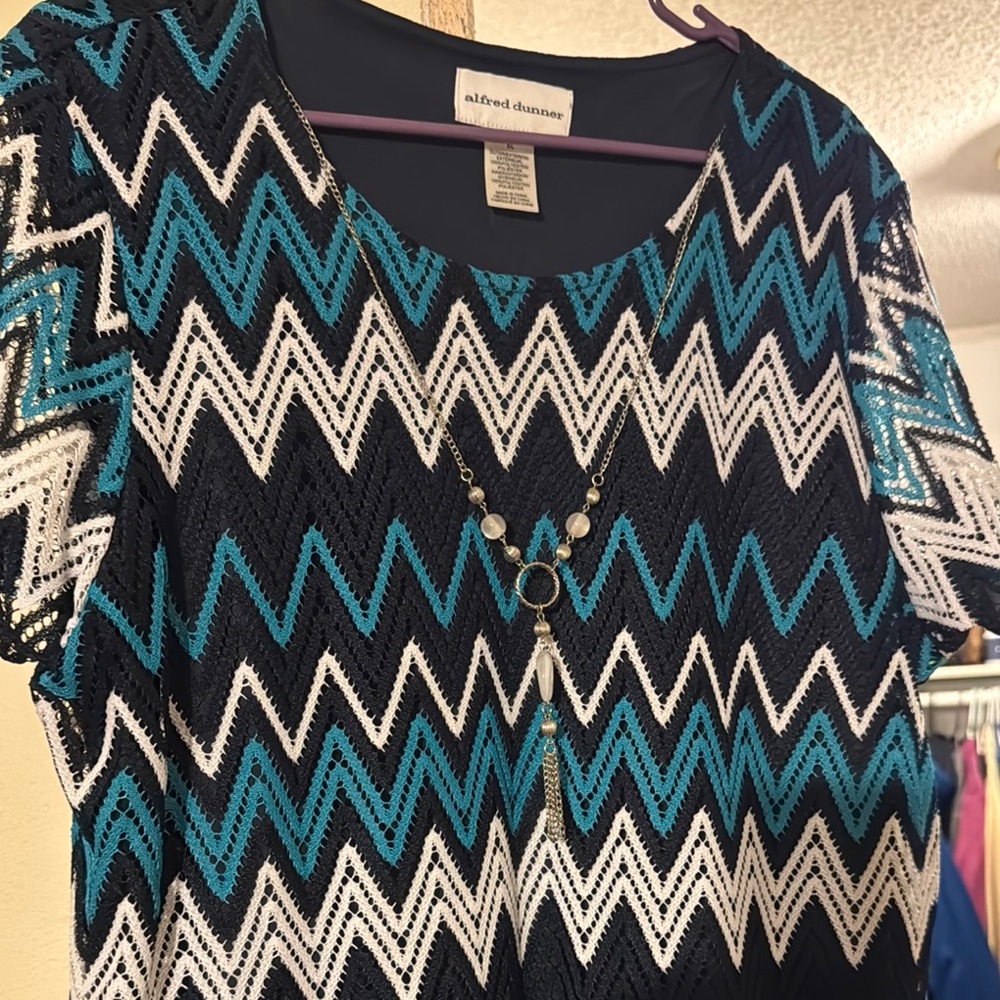 Alfred Dunner Graphic Short Sleeve Blouse Black and White